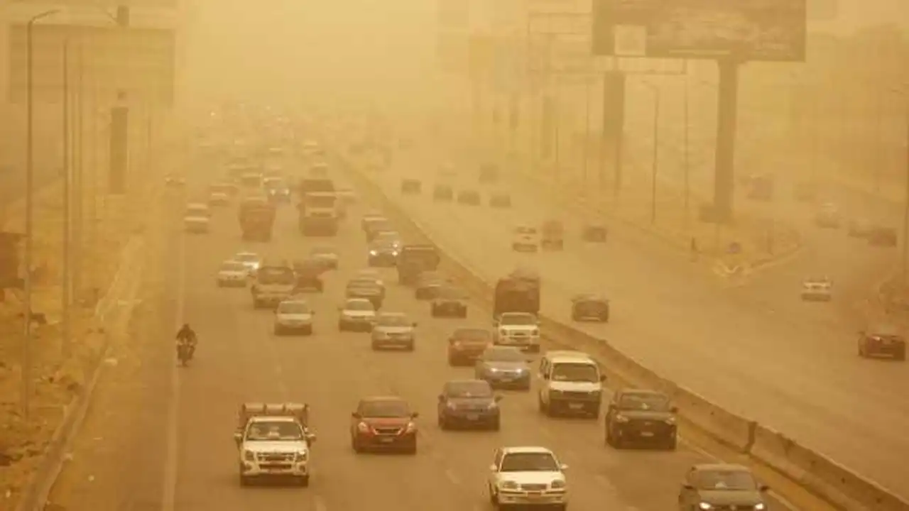 تحذير لـ 5 مناطق.. رياح مثيرة للرمال وأتربة عالقة تغطي سماء البلاد اليوم